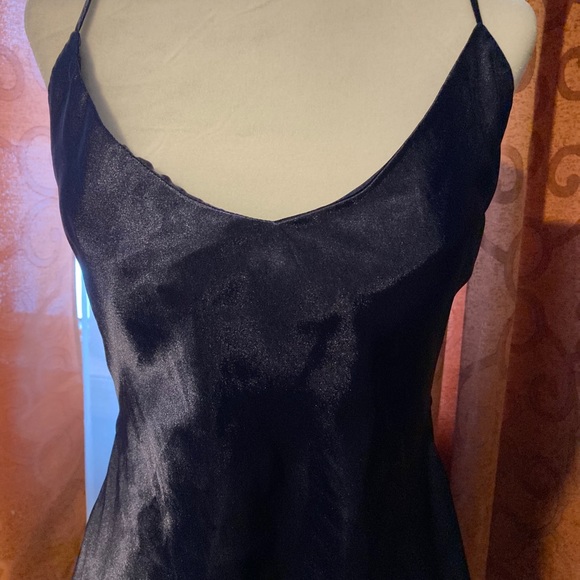 🍄3/$20 SzM VS Navy Slip - Picture 3 of 5